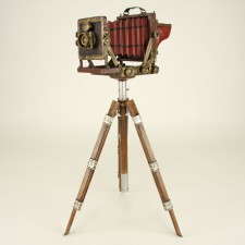VINTAGE CAMERA W/TRIPOD