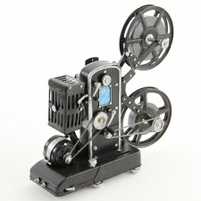 VINTAGE MOVIE CAMERA
