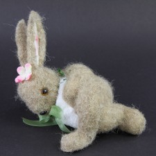 10"CHILLIN' BUNNY A25