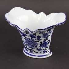 This item comes in assorted styles.  Price is for an individual piece NOT a set price.