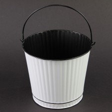 METAL BUCKET W/HANDLE S3