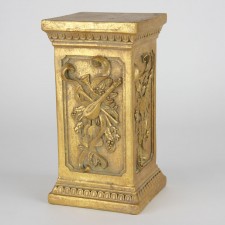SM MUSIC PEDESTAL ANT. GOLD